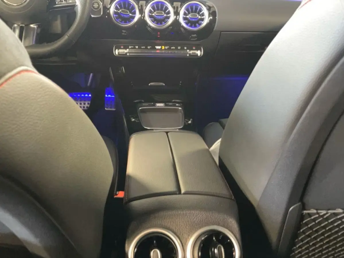 250e AMG ** NIGHT, MBUX+, PANO, MEMO, DISTR, 2-Zone CLIMA, 19-inch LMV,  ** 1e EIG - UNFALLFREI ** ** INFORMEER OOK NAAR ONZE AANTREKKELIJKE FINANCIAL-LEASE TARIEVEN **