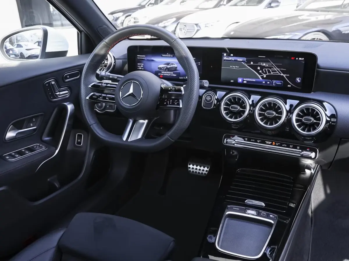 250e AMG ** NIGHT, MBUX+, PANO, MEMO, DISTR, 2-Zone CLIMA, 19-inch LMV,  ** 1e EIG - UNFALLFREI ** ** INFORMEER OOK NAAR ONZE AANTREKKELIJKE FINANCIAL-LEASE TARIEVEN **