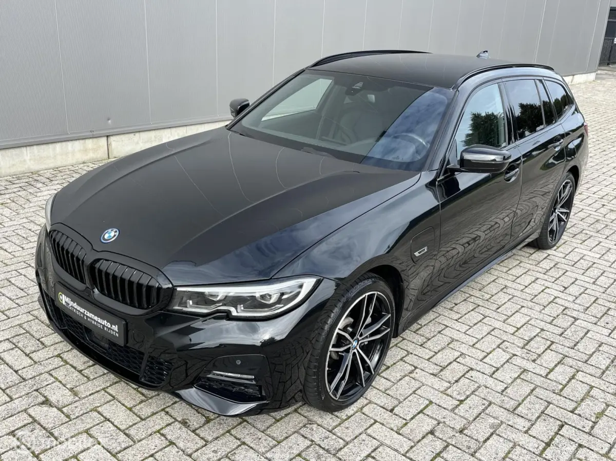 330e xDrive aut, M Sport, Trekhaak, LED
