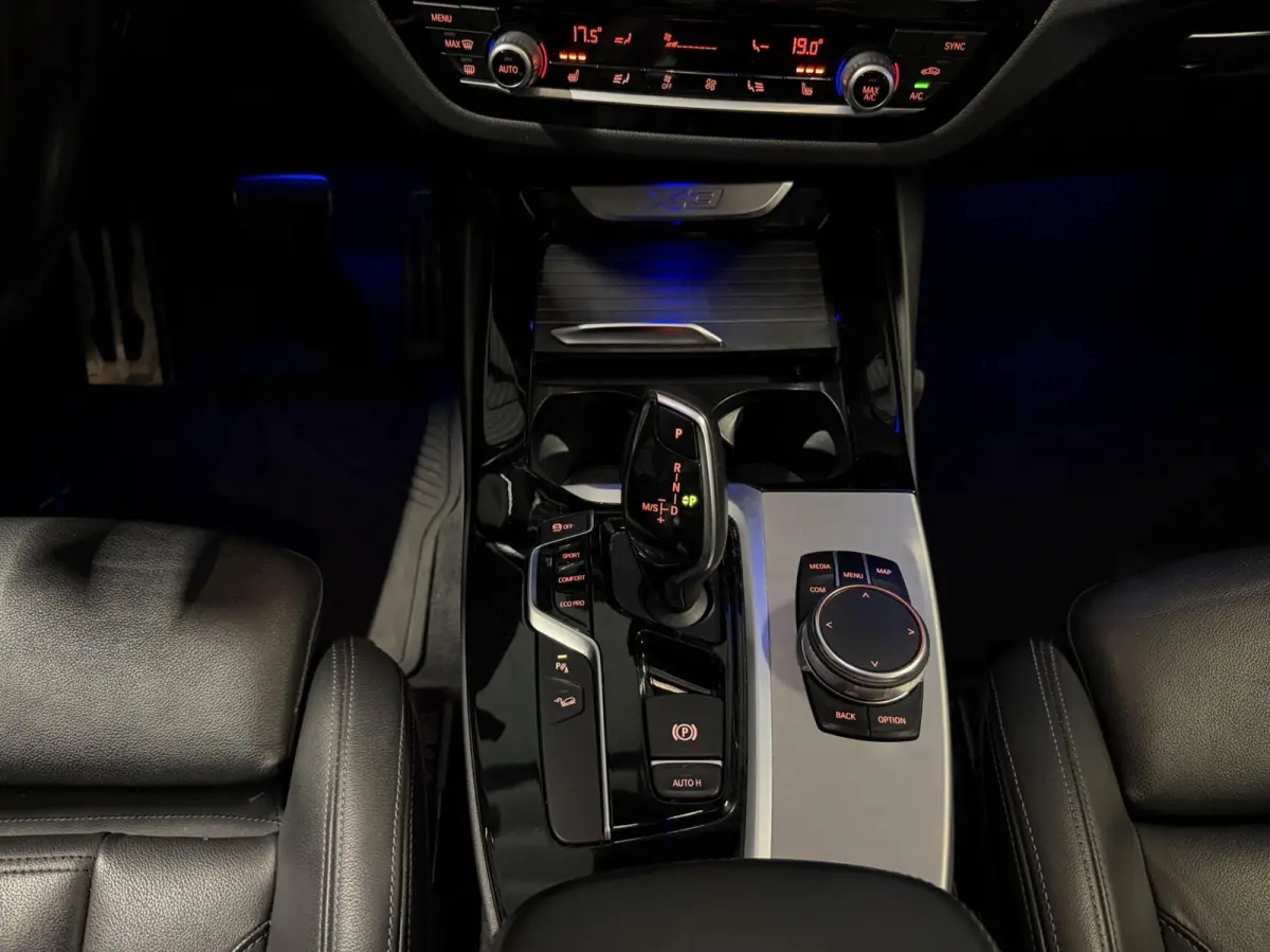 xDrive20i High Executive M-sport Pano Trekhaak H/K