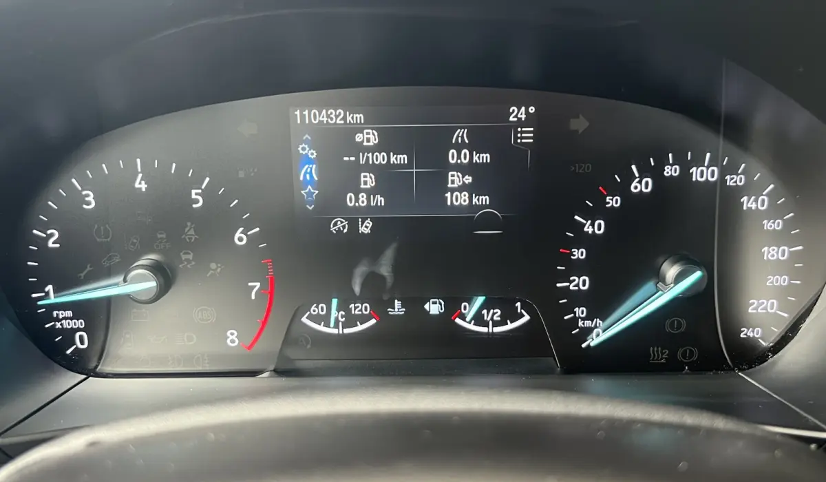 1.0 EcoBoost ST Line Business | NAVI | CARPLAY/ANDROID | CRUISE CONTROL | LMV 17'' | PDC V+A | STOEL/STUURVERWARMING | AIRCO | DAB | BLUETOOTH | ALL-SEASON BANDEN