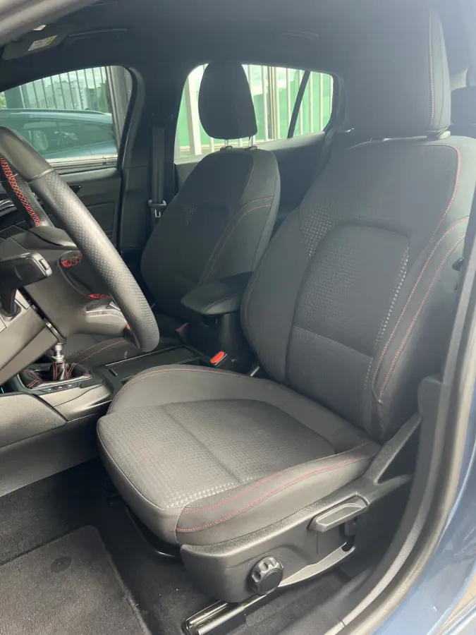 1.0 EcoBoost ST Line Business | NAVI | CARPLAY/ANDROID | CRUISE CONTROL | LMV 17'' | PDC V+A | STOEL/STUURVERWARMING | AIRCO | DAB | BLUETOOTH | ALL-SEASON BANDEN