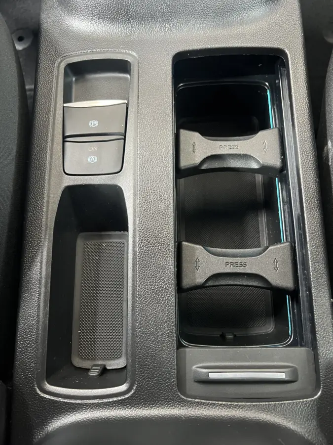 1.0 EcoBoost ST Line Business | NAVI | CARPLAY/ANDROID | CRUISE CONTROL | LMV 17'' | PDC V+A | STOEL/STUURVERWARMING | AIRCO | DAB | BLUETOOTH | ALL-SEASON BANDEN