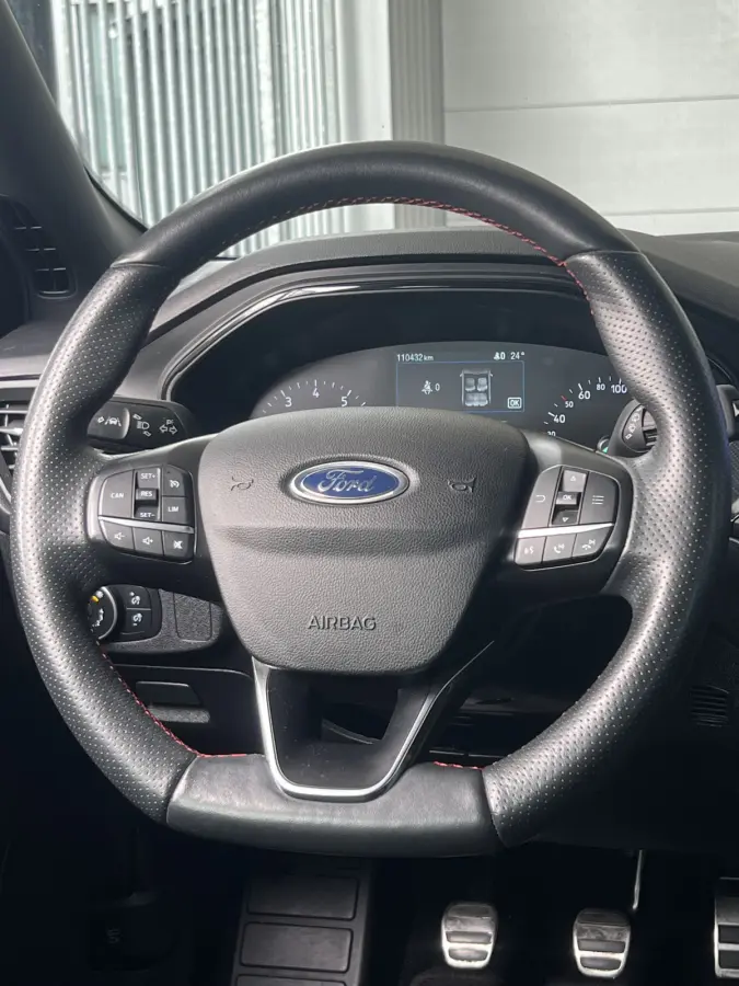 1.0 EcoBoost ST Line Business | NAVI | CARPLAY/ANDROID | CRUISE CONTROL | LMV 17'' | PDC V+A | STOEL/STUURVERWARMING | AIRCO | DAB | BLUETOOTH | ALL-SEASON BANDEN