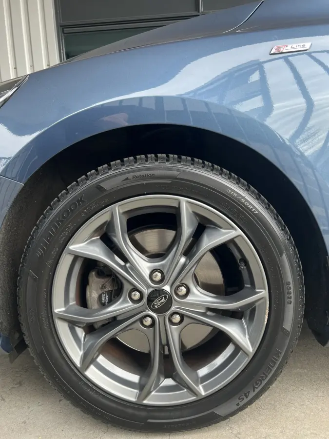 1.0 EcoBoost ST Line Business | NAVI | CARPLAY/ANDROID | CRUISE CONTROL | LMV 17'' | PDC V+A | STOEL/STUURVERWARMING | AIRCO | DAB | BLUETOOTH | ALL-SEASON BANDEN