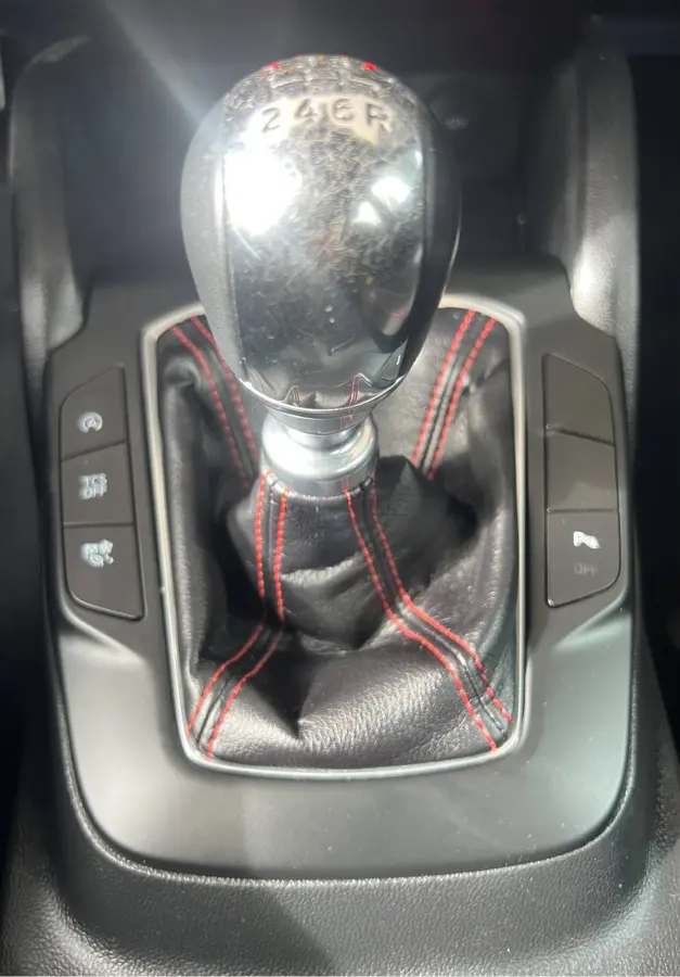 1.0 EcoBoost ST Line Business | NAVI | CARPLAY/ANDROID | CRUISE CONTROL | LMV 17'' | PDC V+A | STOEL/STUURVERWARMING | AIRCO | DAB | BLUETOOTH | ALL-SEASON BANDEN