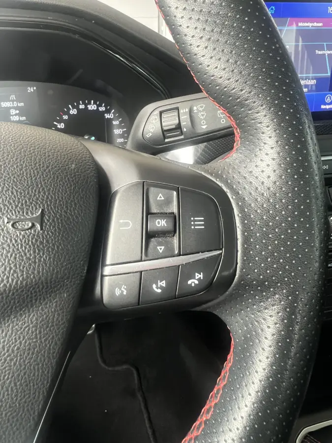 1.0 EcoBoost ST Line Business | NAVI | CARPLAY/ANDROID | CRUISE CONTROL | LMV 17'' | PDC V+A | STOEL/STUURVERWARMING | AIRCO | DAB | BLUETOOTH | ALL-SEASON BANDEN