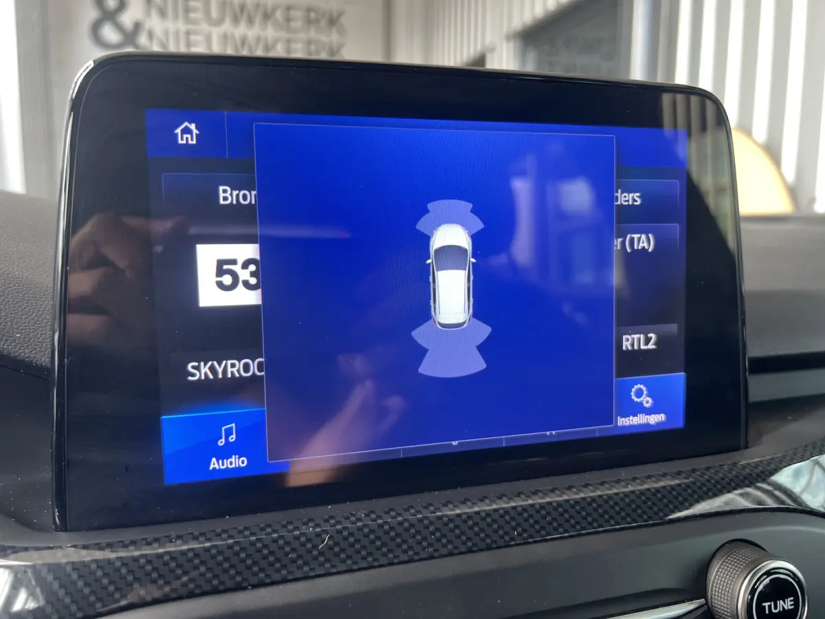 1.0 EcoBoost ST Line Business | NAVI | CARPLAY/ANDROID | CRUISE CONTROL | LMV 17'' | PDC V+A | STOEL/STUURVERWARMING | AIRCO | DAB | BLUETOOTH | ALL-SEASON BANDEN