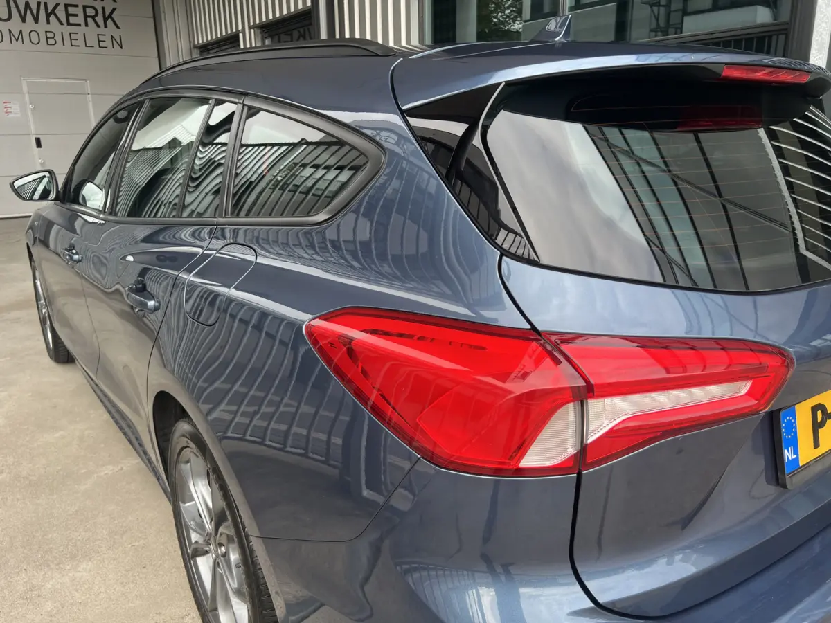 1.0 EcoBoost ST Line Business | NAVI | CARPLAY/ANDROID | CRUISE CONTROL | LMV 17'' | PDC V+A | STOEL/STUURVERWARMING | AIRCO | DAB | BLUETOOTH | ALL-SEASON BANDEN
