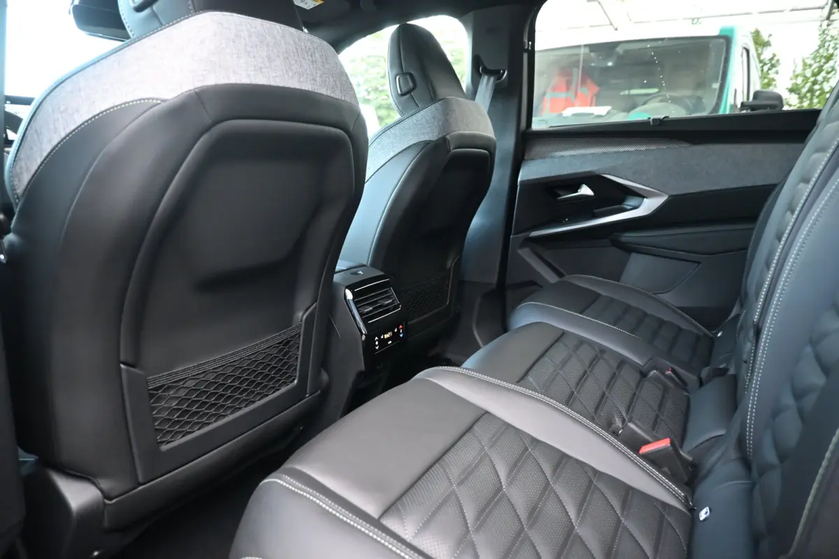 GT Exclusive | Adaptieve cruise control met Stop&Go functie | LED 3D-achterlichten | Pack Safety Plus