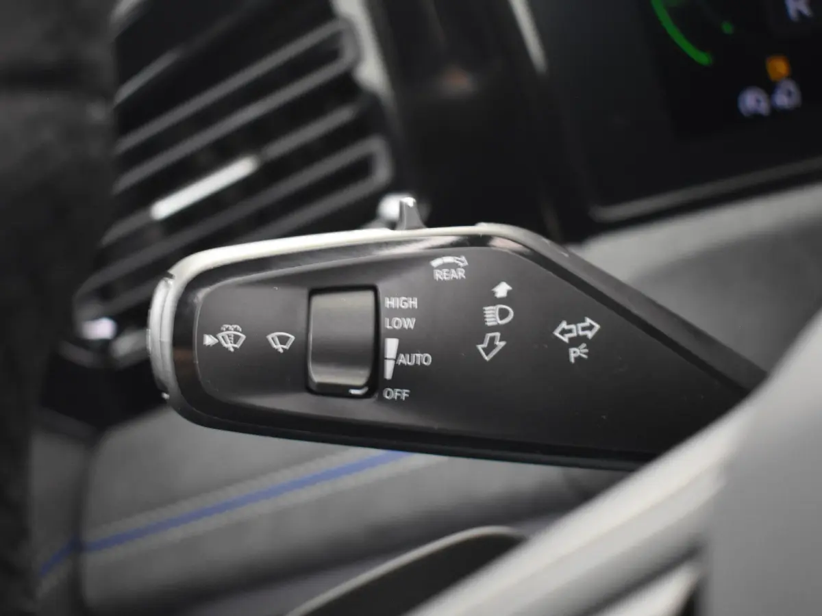 R-Line Edition - eHybrid | 'App-Connect' draadloze smartphone integratie | Automatische afstandsregeling (Adaptive Cruise Control) | Diefstalalarm