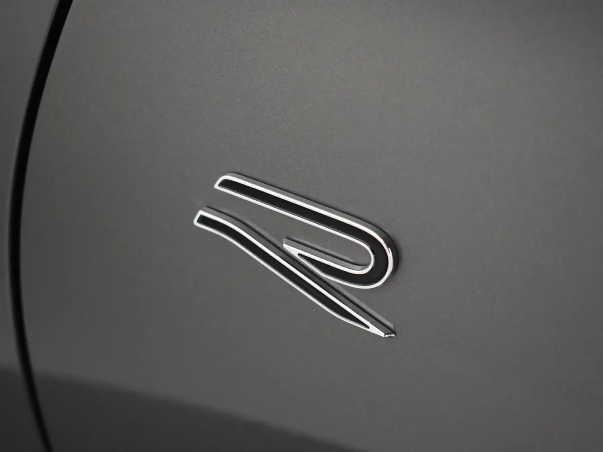 R-Line Edition - eHybrid | 'App-Connect' draadloze smartphone integratie | Automatische afstandsregeling (Adaptive Cruise Control) | Diefstalalarm