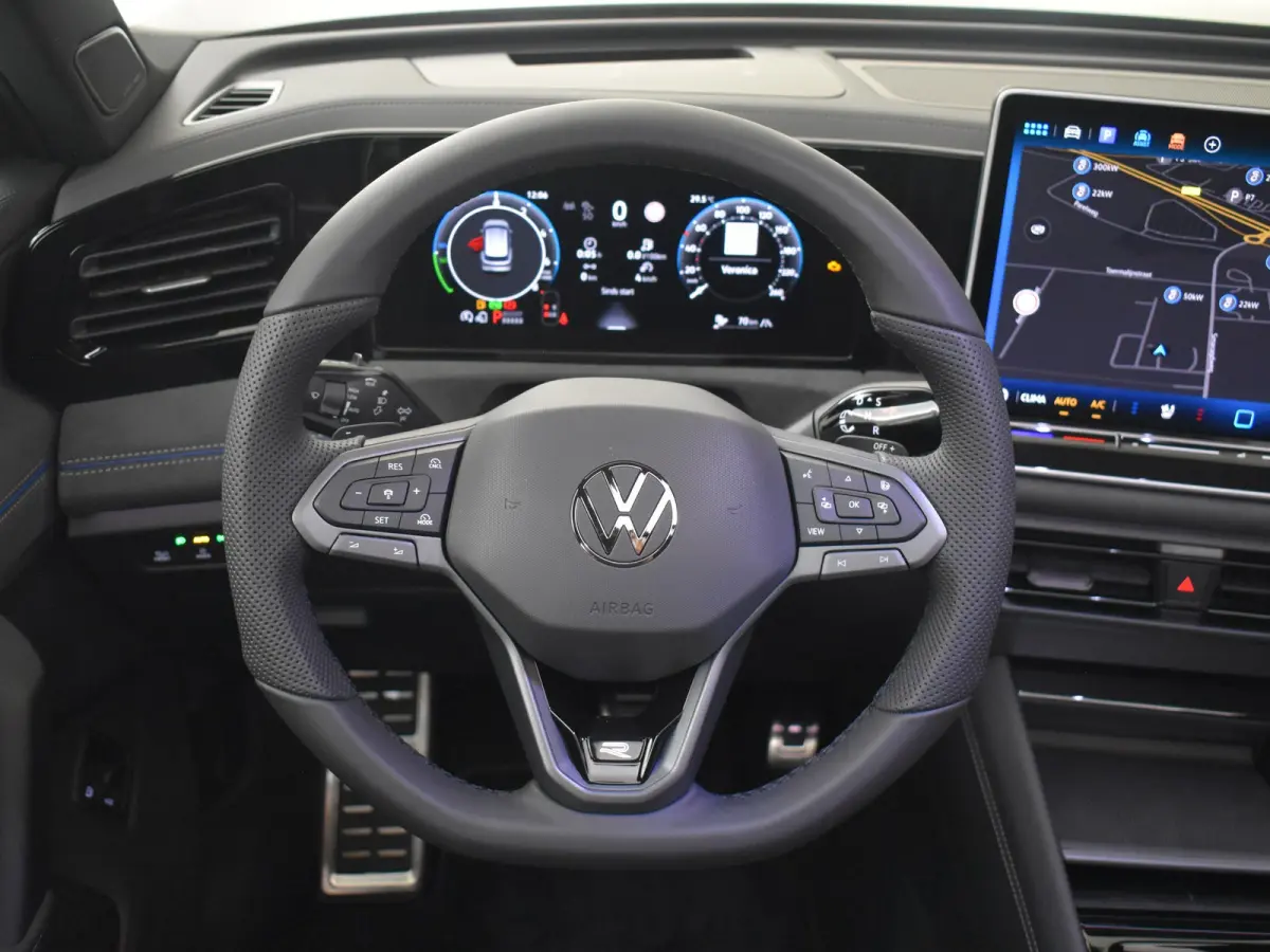 R-Line Edition - eHybrid | 'App-Connect' draadloze smartphone integratie | Automatische afstandsregeling (Adaptive Cruise Control) | Diefstalalarm