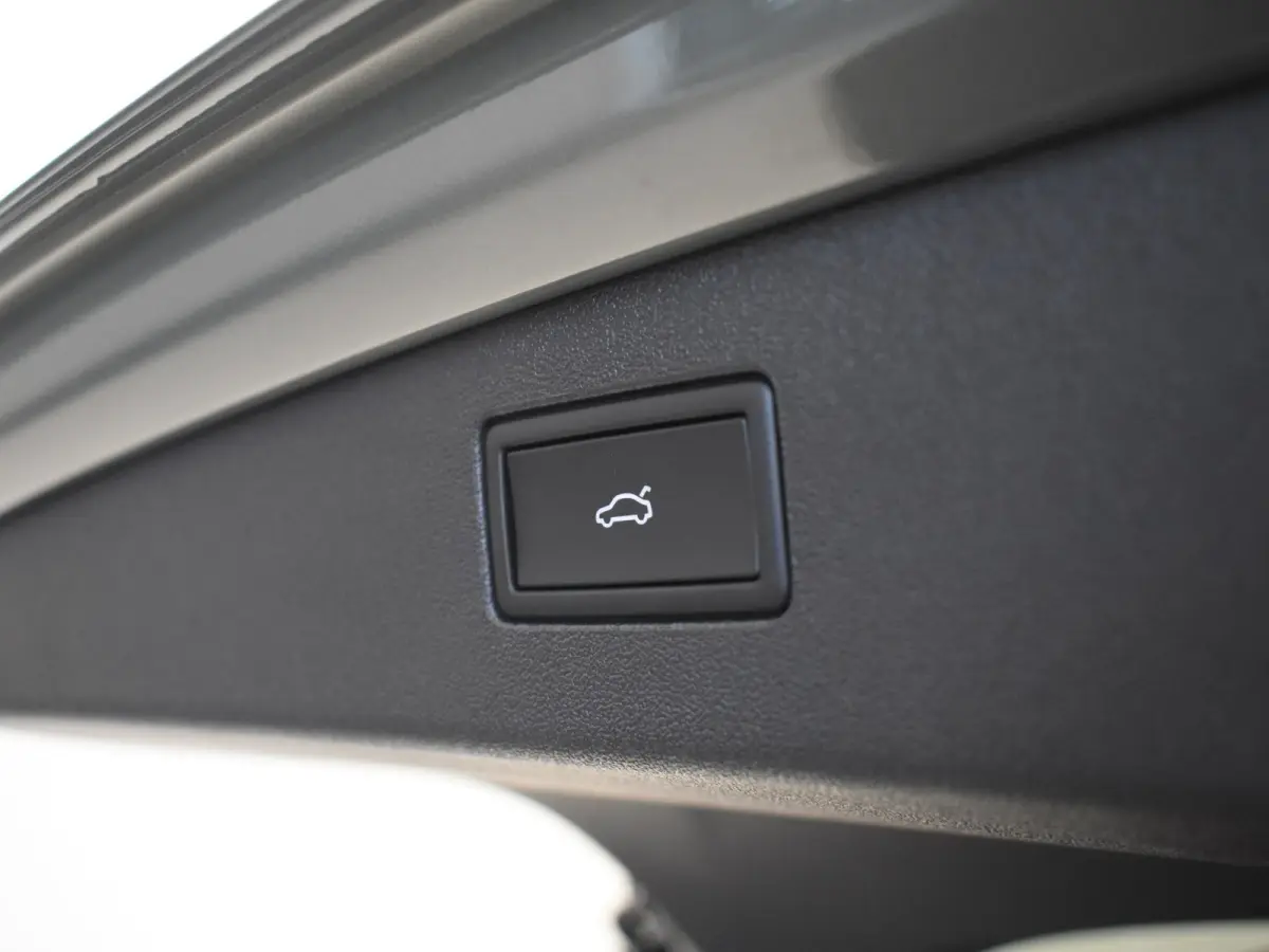 R-Line Edition - eHybrid | 'App-Connect' draadloze smartphone integratie | Automatische afstandsregeling (Adaptive Cruise Control) | Diefstalalarm
