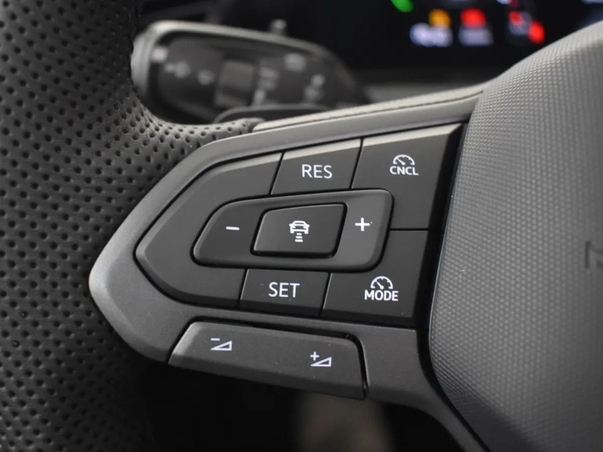 R-Line Edition - eHybrid | 'App-Connect' draadloze smartphone integratie | Automatische afstandsregeling (Adaptive Cruise Control) | Diefstalalarm