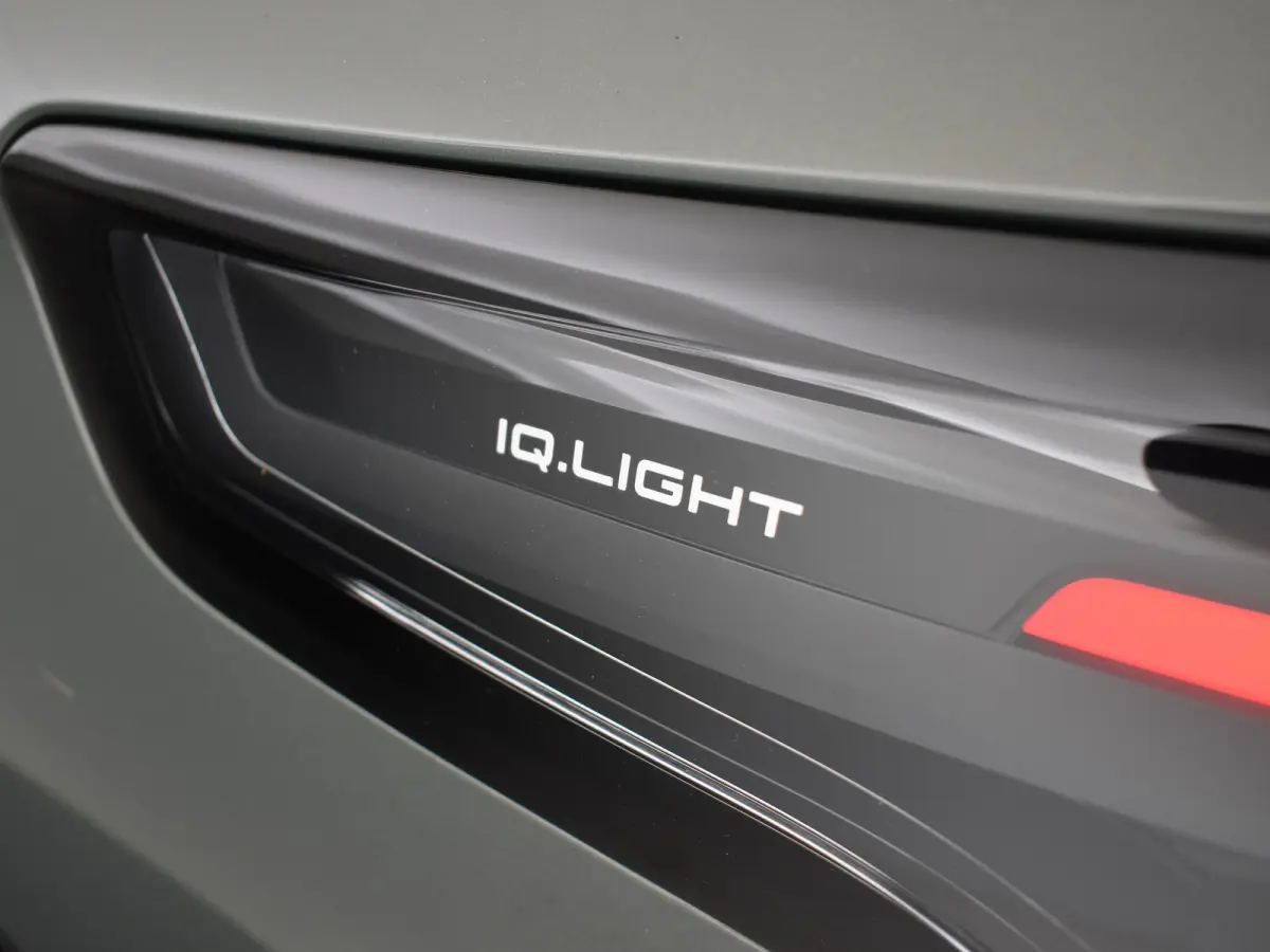 R-Line Edition - eHybrid | 'App-Connect' draadloze smartphone integratie | Automatische afstandsregeling (Adaptive Cruise Control) | Diefstalalarm