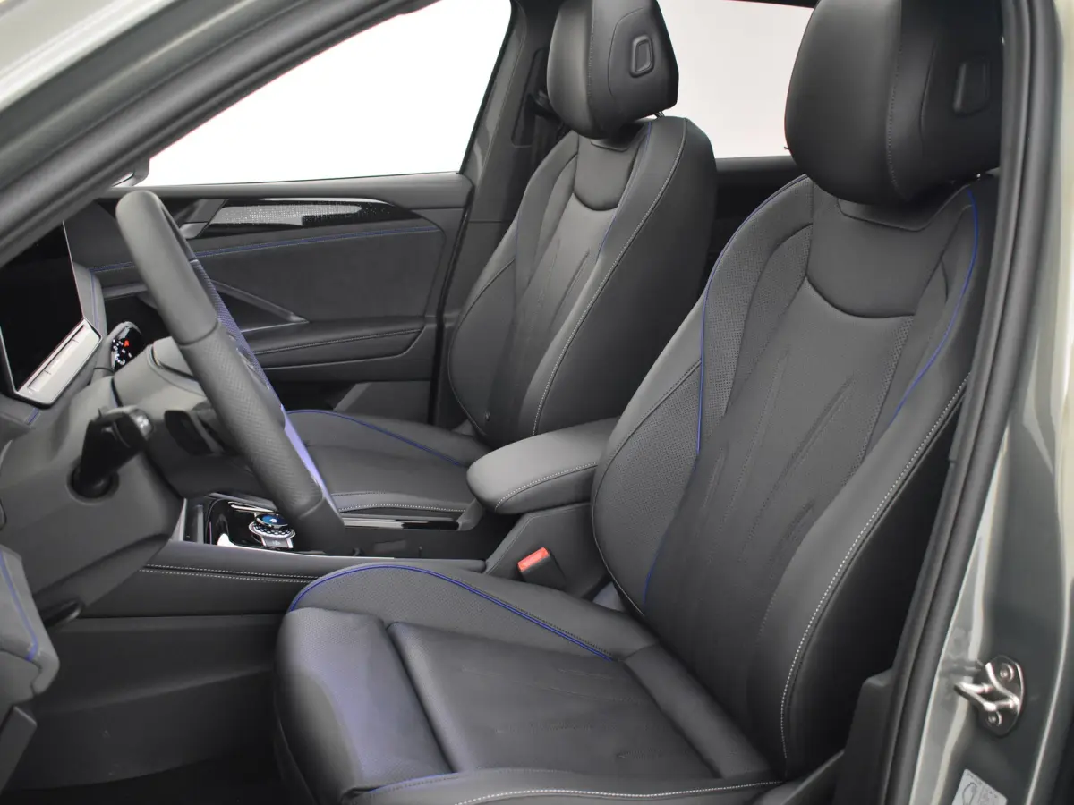 R-Line Edition - eHybrid | 'App-Connect' draadloze smartphone integratie | Automatische afstandsregeling (Adaptive Cruise Control) | Diefstalalarm