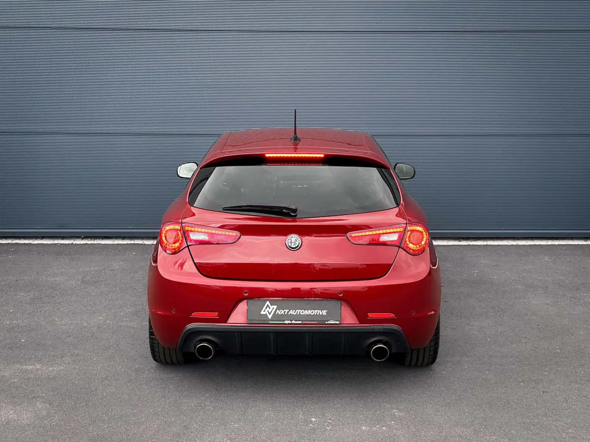 1.750 Turbo Veloce, Novitech onderstel, Sport uitlaat, 285PK, 19 inch velgen, Cruise, Leder, Zeer nette staat