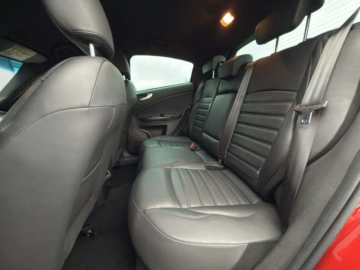 1.750 Turbo Veloce, Novitech onderstel, Sport uitlaat, 285PK, 19 inch velgen, Cruise, Leder, Zeer nette staat