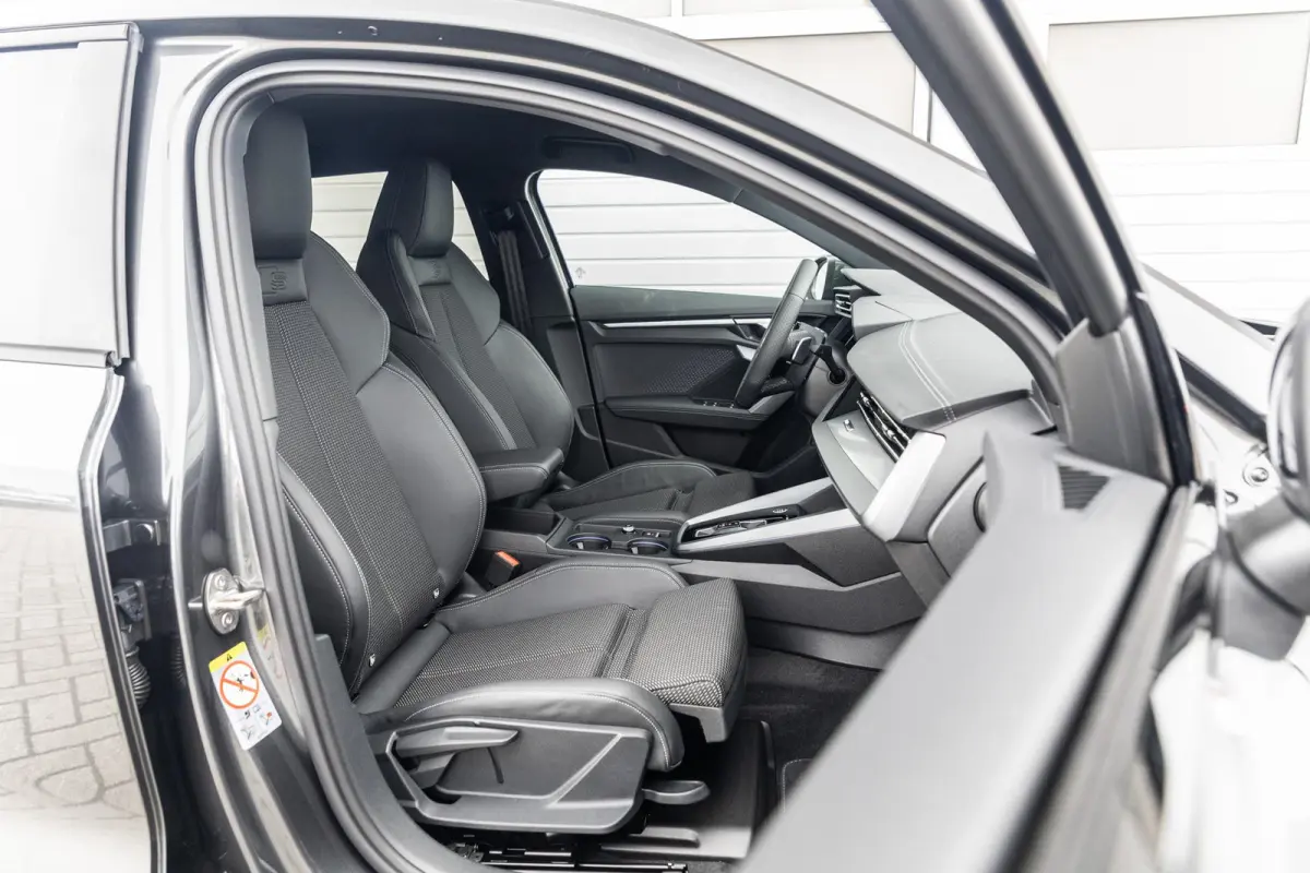 30 TFSI 116pk S-tronic S edition | 18 inch velgen | Lichtpakket Pro | Stoelverwarming