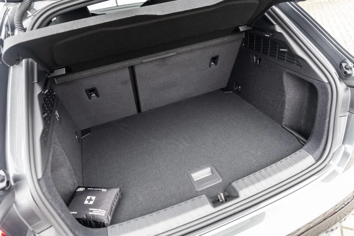 30 TFSI 116pk S-tronic S edition | 18 inch velgen | Lichtpakket Pro | Stoelverwarming