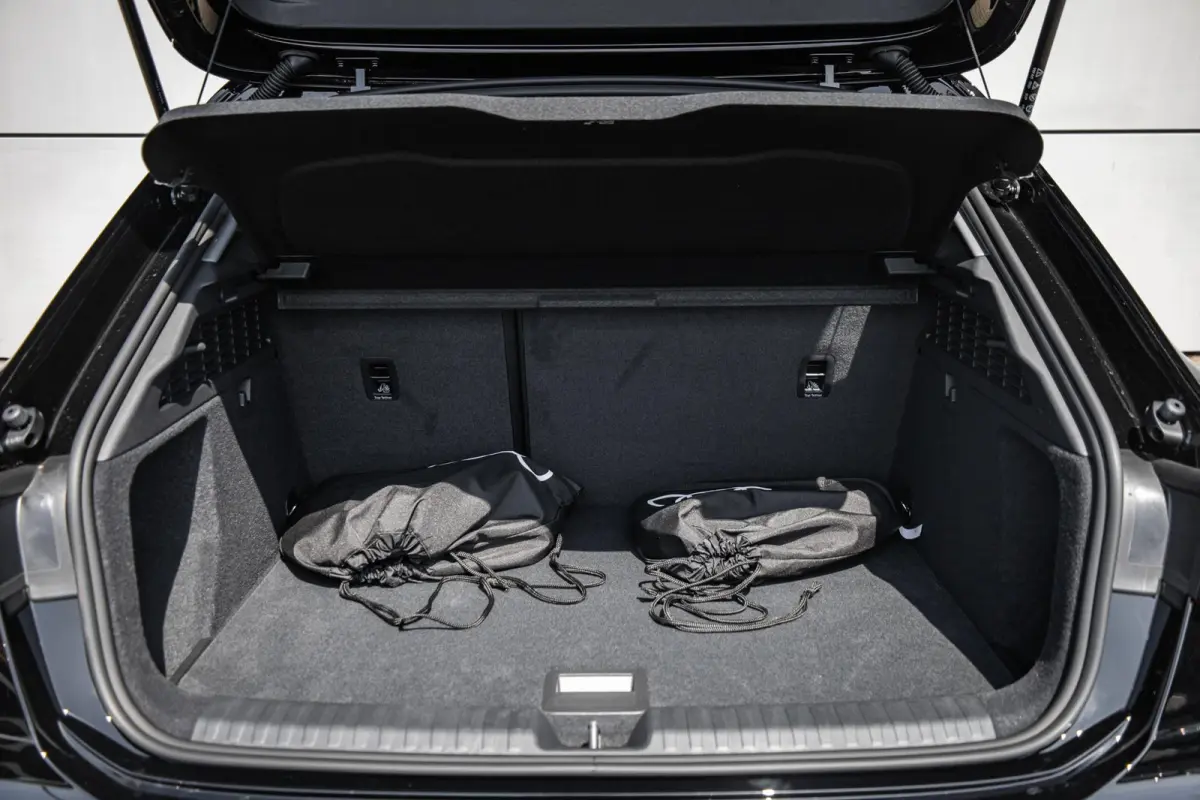 40 TFSI e 204pk Advanced edition | LMV 18'' | Panoramadak