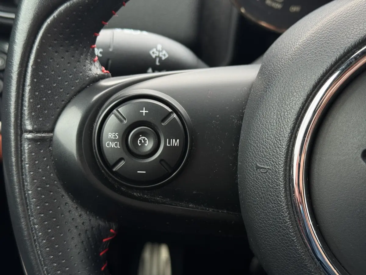 Cooper Chili | PANORAMADAK | STOELVERWARMING | HEAD-UP | PARKEERSENSOREN V+A | LMV 19" | NAVI | APPLE CARPLAY / ANDROID AUTO |