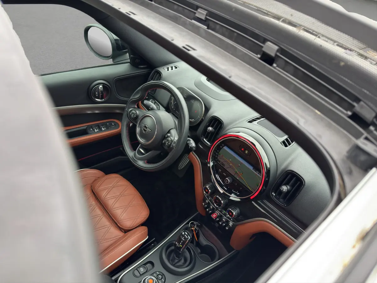 Cooper Chili | PANORAMADAK | STOELVERWARMING | HEAD-UP | PARKEERSENSOREN V+A | LMV 19" | NAVI | APPLE CARPLAY / ANDROID AUTO |
