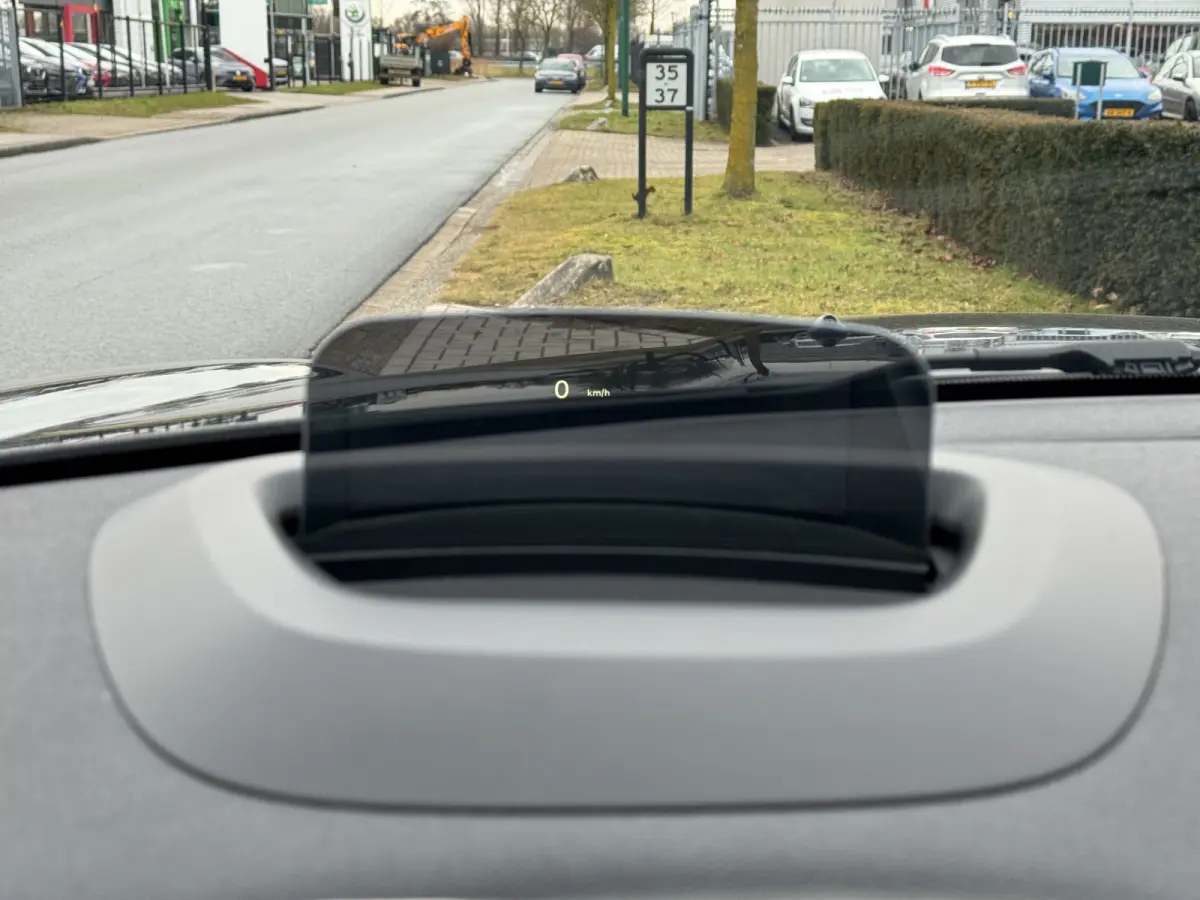 Cooper Chili | PANORAMADAK | STOELVERWARMING | HEAD-UP | PARKEERSENSOREN V+A | LMV 19" | NAVI | APPLE CARPLAY / ANDROID AUTO |