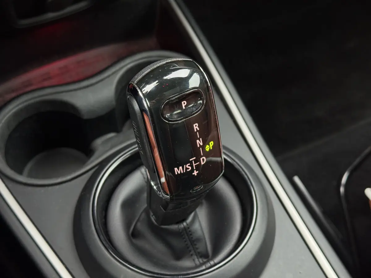 Cooper Chili | PANORAMADAK | STOELVERWARMING | HEAD-UP | PARKEERSENSOREN V+A | LMV 19" | NAVI | APPLE CARPLAY / ANDROID AUTO |
