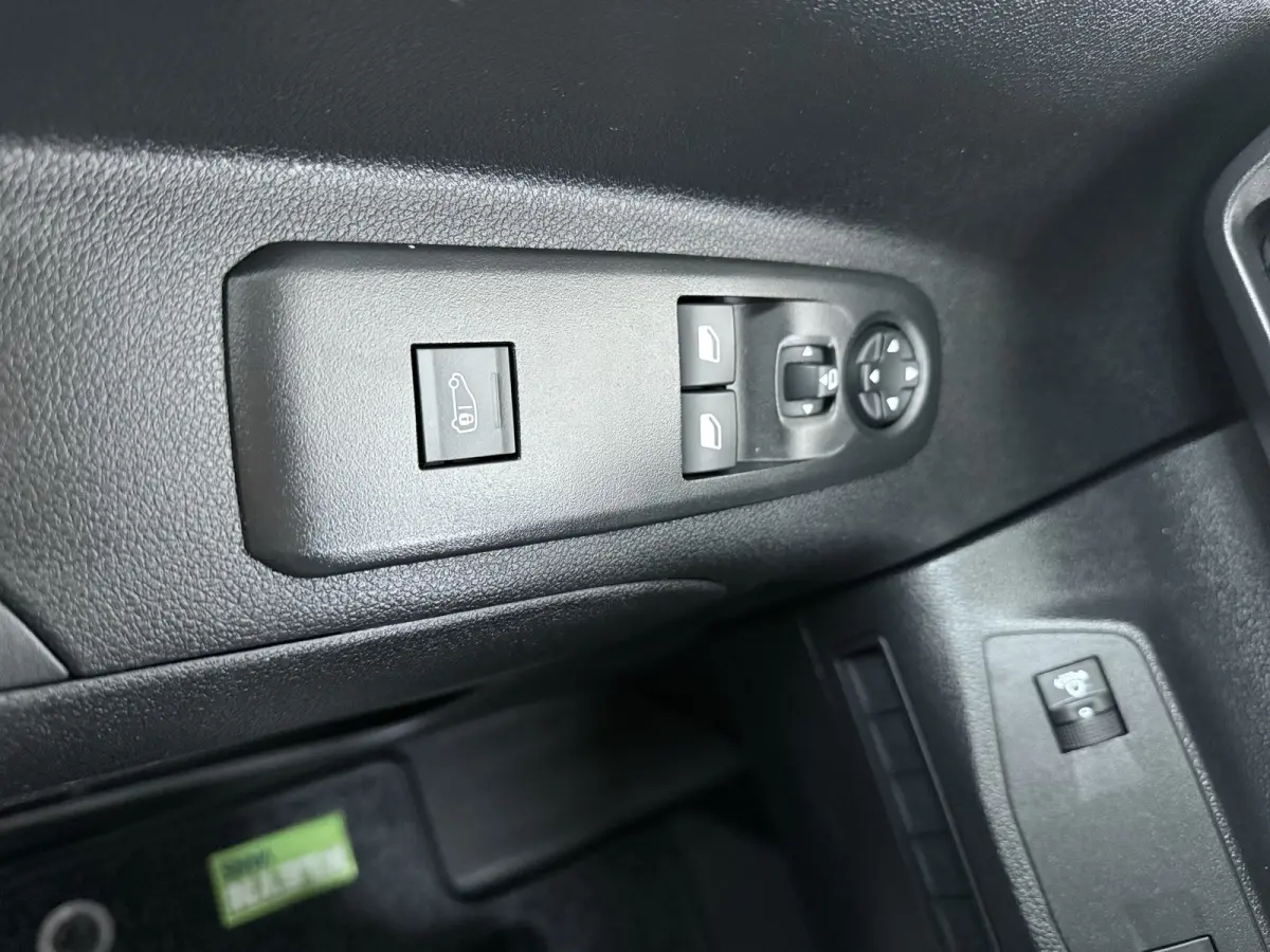 1.5D L1 130pk automaat | Achteruitrijcamera | Cruise control | Dodehoek detectie