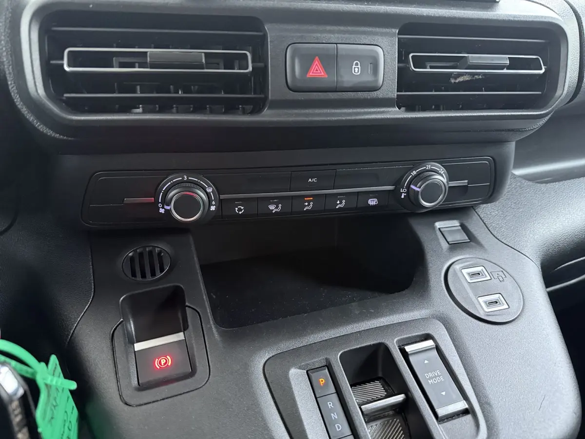 1.5D L1 130pk automaat | Achteruitrijcamera | Cruise control | Dodehoek detectie