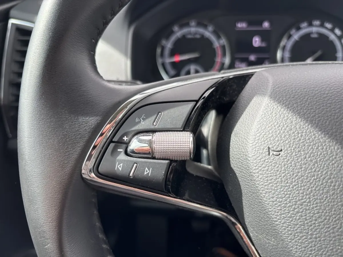 1.0 TSI CLEVER PDC/CRUISE/LED/STOELVERW-VOOR+ACHTER/CARPLAY
