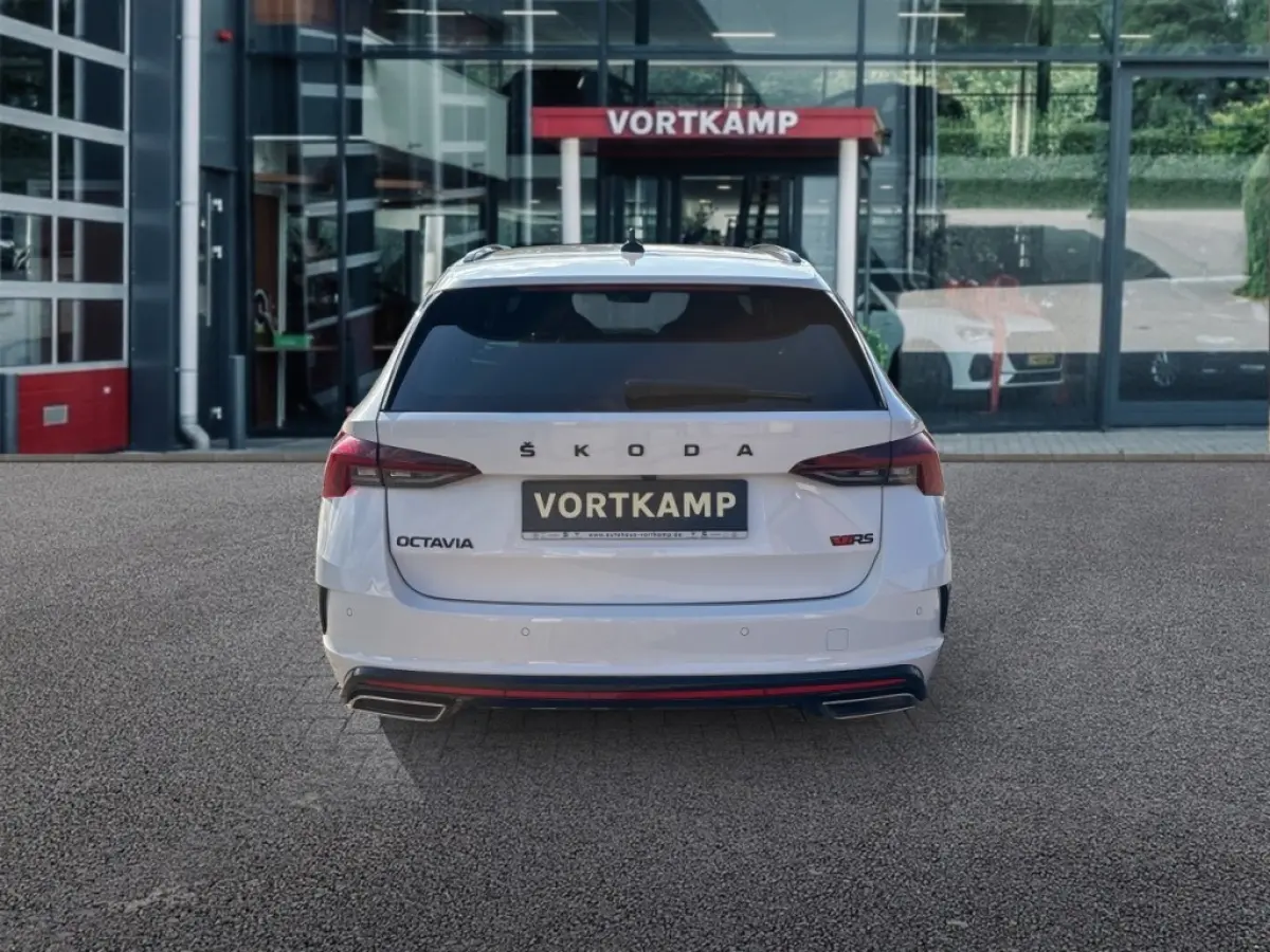 2.0 TDI DSG RS TREKHAAK/CAMERA/ELEK-KLEP/ACC/STOEL+STUURVERW/CARPLAY