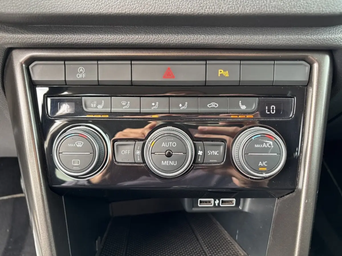 1.0 TSI STYLE CAMERA/ACC/CLIMA/STOEL+STUURVERW/CARPLAY