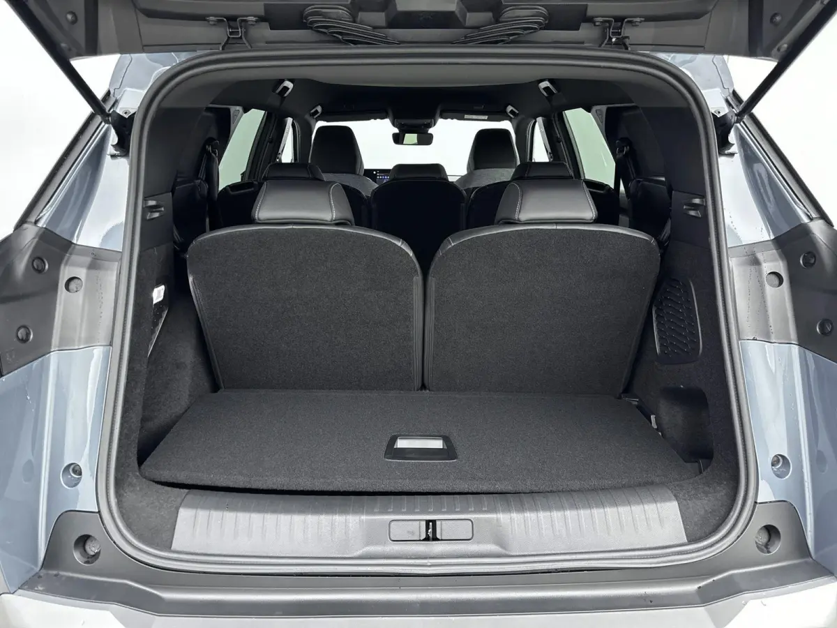 1.2 Hybrid 145pk Allure | 360 camera | Adaptieve cruisecontrol | Navigatie | Dodehoekdetectie |
