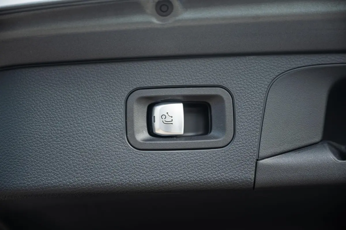 4MATIC AMG LINE PANO BURMESTER MEMORY TREKHAAK DISTRONIC