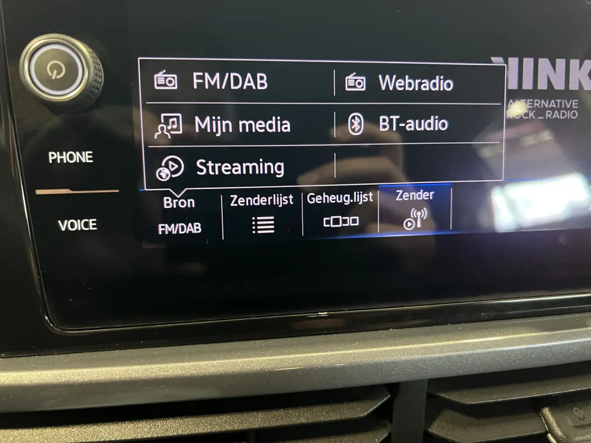 1.5 TSI Style | Android/Apple Carplay | LM Velgen 18" | Cruise Control Adaptief | Voorstoelen Verwarmd | PDC Voor en Achter | Achteruitrijcamera | Airco |