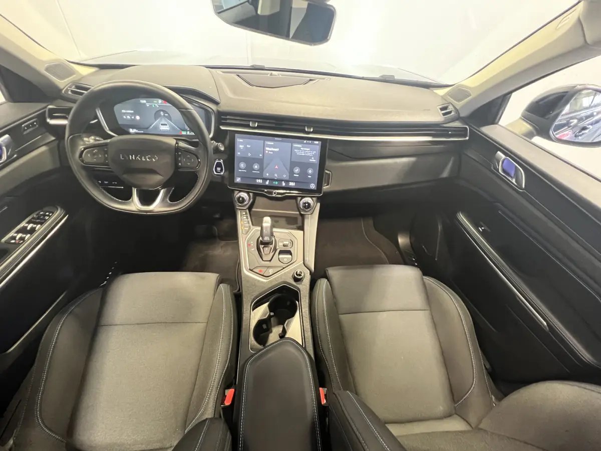 1.5 | Navigatie/Android/Apple Carplay | LM Velgen 20" | Rondomzichtcamera | Panoramadak | Voorstoelen Verwarmd | Cruise Control | Airco |