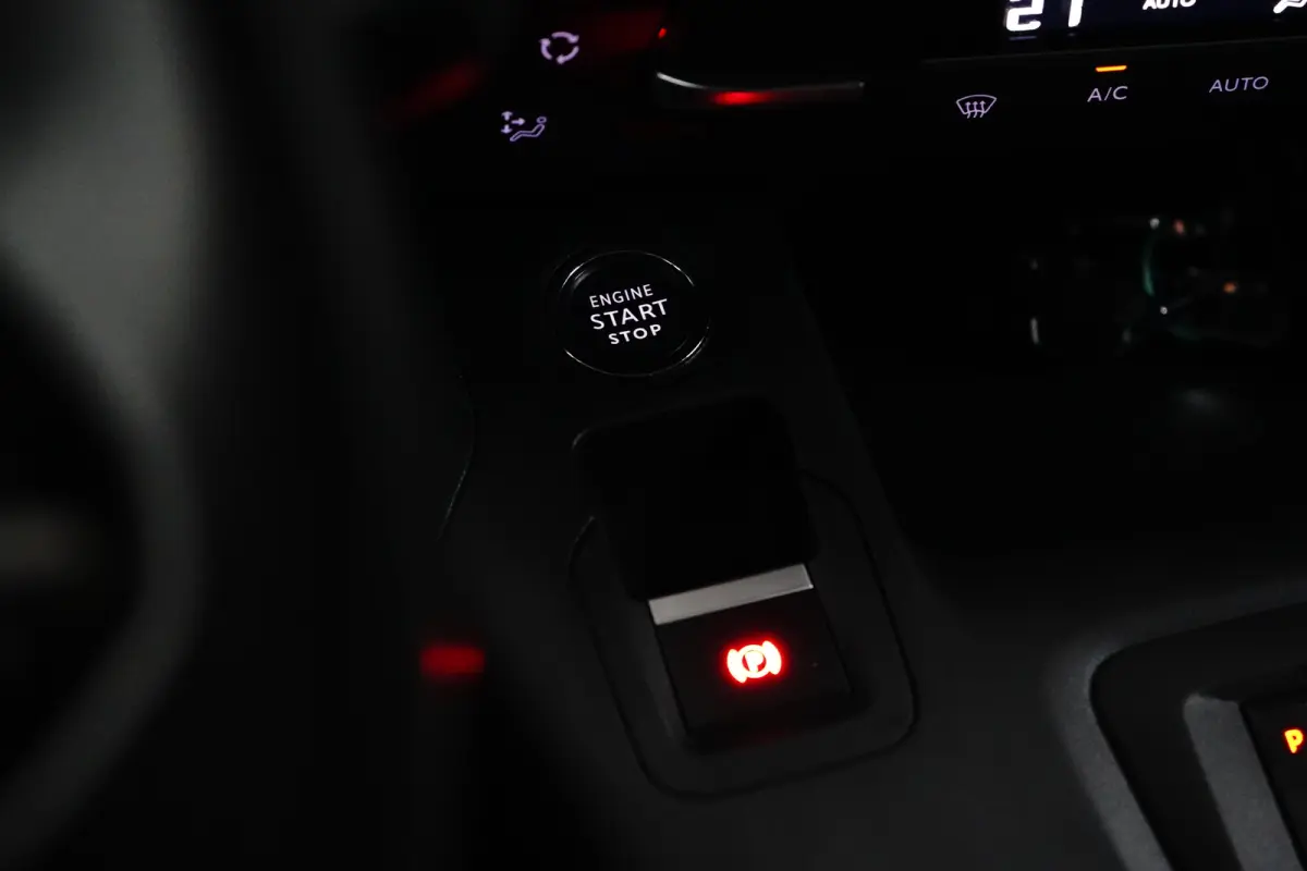 1.5 BlueHDi 130 EAT8 S&S L1 | Achteruitrijcamera | Airco (automatisch) | Apple Carplay/Android Auto|telefoonintegratie premium