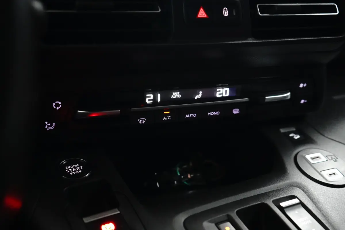 1.5 BlueHDi 130 EAT8 S&S L1 | Achteruitrijcamera | Airco (automatisch) | Apple Carplay/Android Auto|telefoonintegratie premium