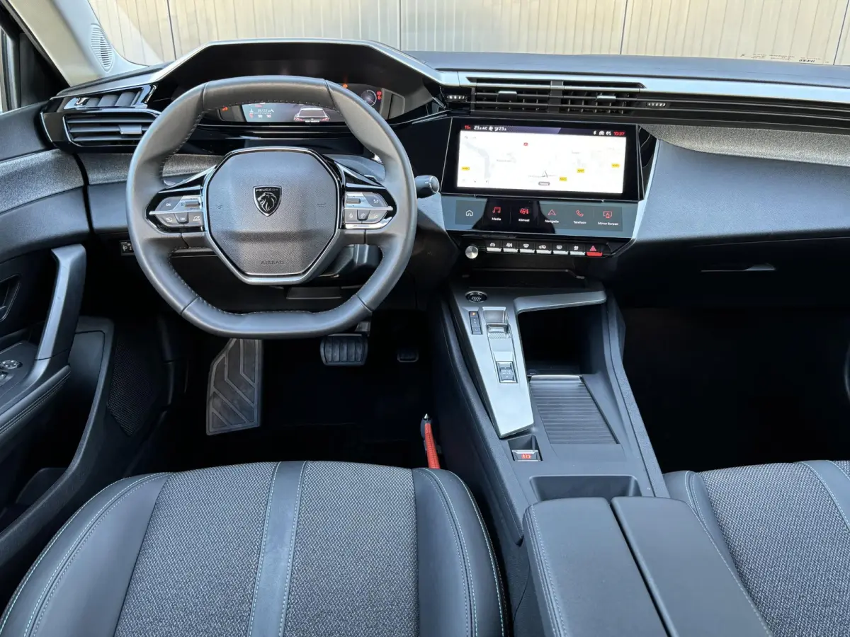 145pk Hybrid Allure | Camera | 19"LMV | LEER/Stof | AppleCarPlay/Android | Navigatie | AUTOMAAT