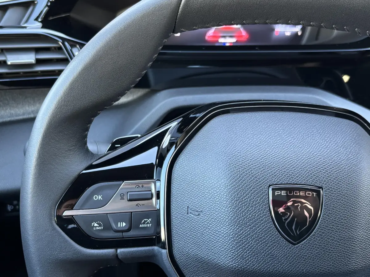 145pk Hybrid Allure | Camera | 19"LMV | LEER/Stof | AppleCarPlay/Android | Navigatie | AUTOMAAT