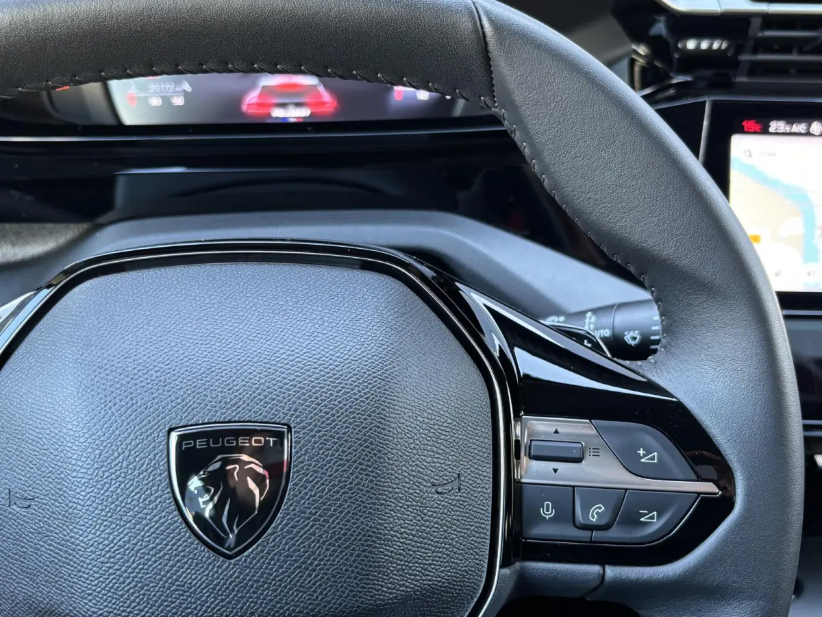 145pk Hybrid Allure | Camera | 19"LMV | LEER/Stof | AppleCarPlay/Android | Navigatie | AUTOMAAT