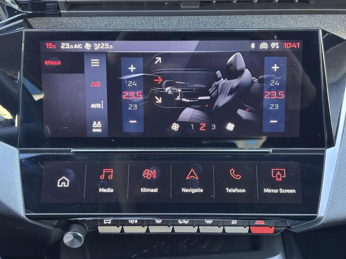145pk Hybrid Allure | Camera | 19"LMV | LEER/Stof | AppleCarPlay/Android | Navigatie | AUTOMAAT