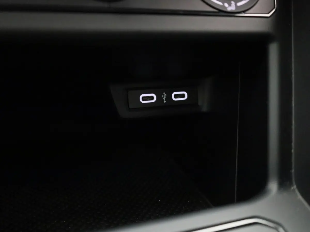 1.0 TSI | Apple Carplay / Android Auto | Cruise Control | Parkeersensoren |