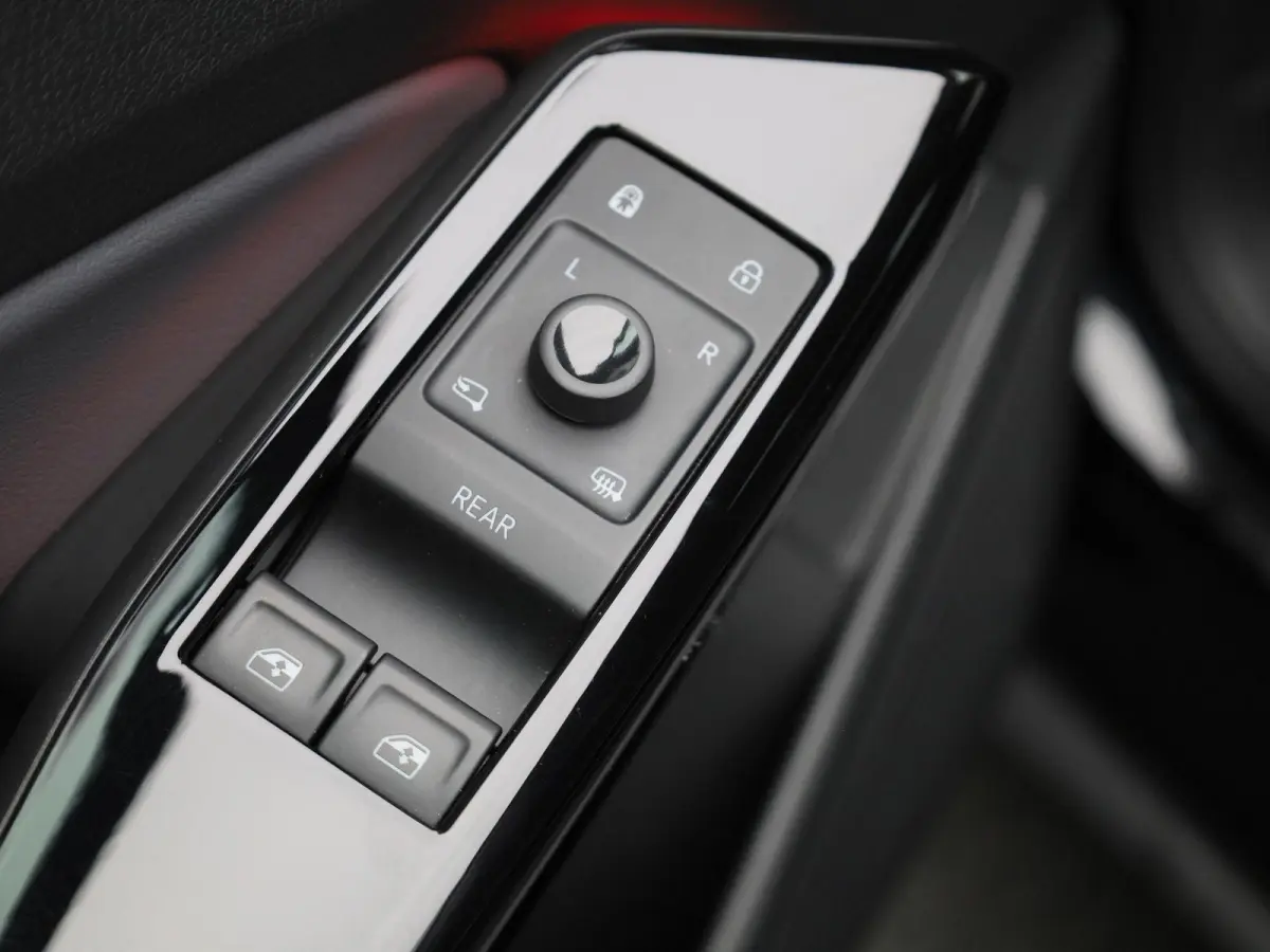 ID.5 Pro 77 kWh 204 PK| Navigatie Pro | Premium Audio | Achteruitrijcamera | Head-Updisplay | Stoelverwarming | Stuurwielverwarming | Voorruit Draadloos Verwarmbaar