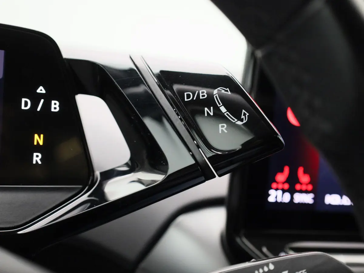 ID.5 Pro 77 kWh 204 PK| Navigatie Pro | Premium Audio | Achteruitrijcamera | Head-Updisplay | Stoelverwarming | Stuurwielverwarming | Voorruit Draadloos Verwarmbaar