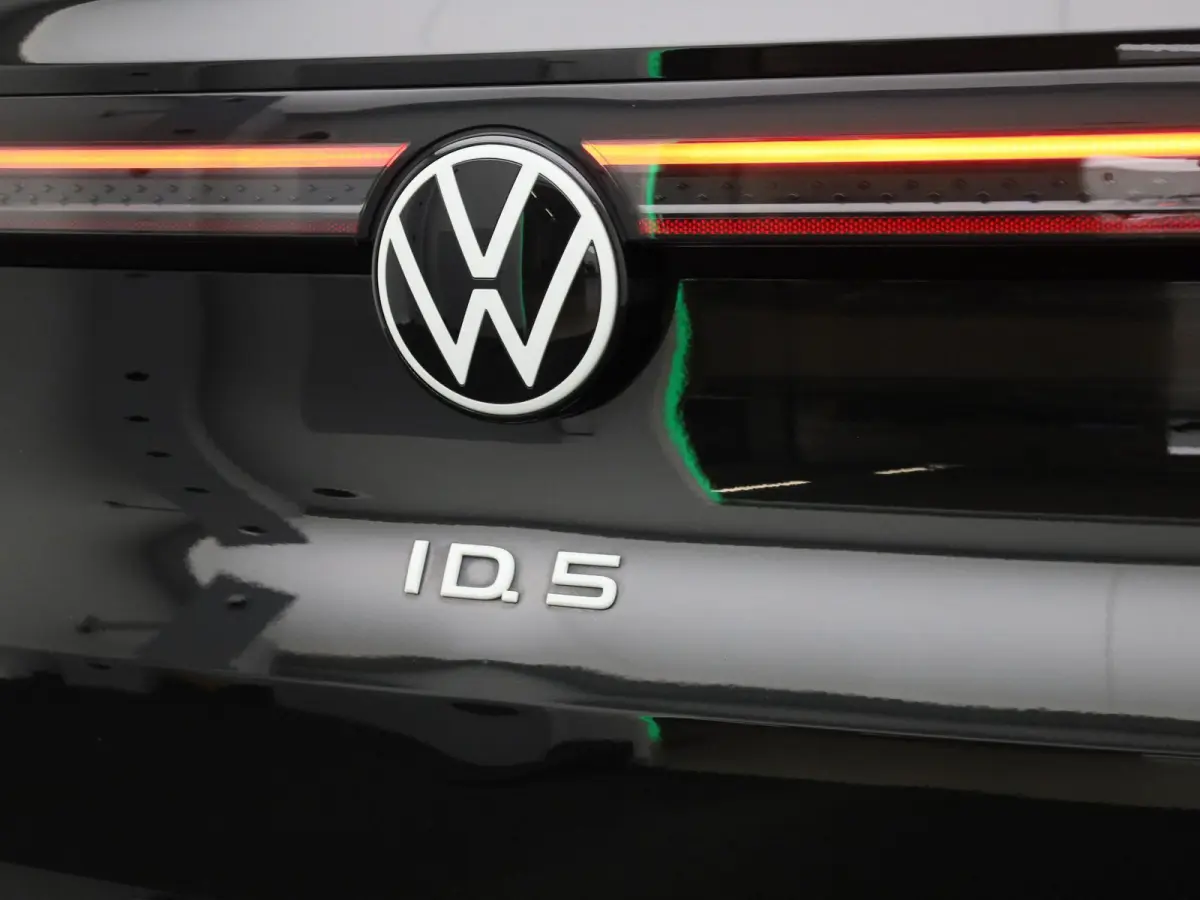 ID.5 Pro 77 kWh 204 PK| Navigatie Pro | Premium Audio | Achteruitrijcamera | Head-Updisplay | Stoelverwarming | Stuurwielverwarming | Voorruit Draadloos Verwarmbaar