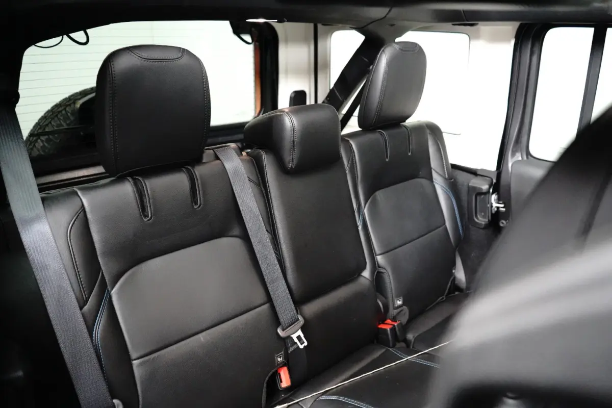 4xe 380 Rubicon l Elekt. Schuifdak l Stoel/Stuurverwarming l Leder l Dodehoek Assist l LED l Navi l Camera l